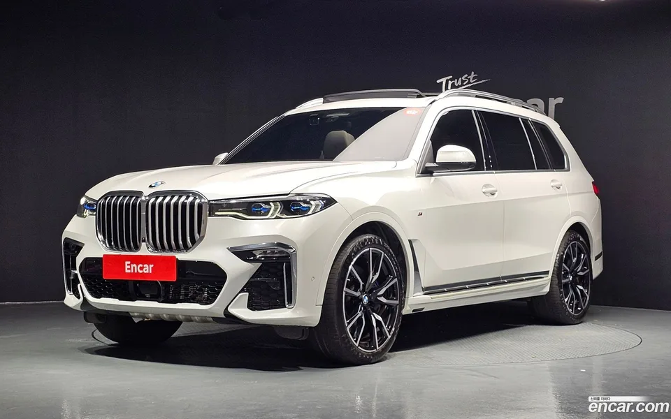 BMW X7 xDrive 40i M 6 2022 — photo 1, buy with delivery to Moscow