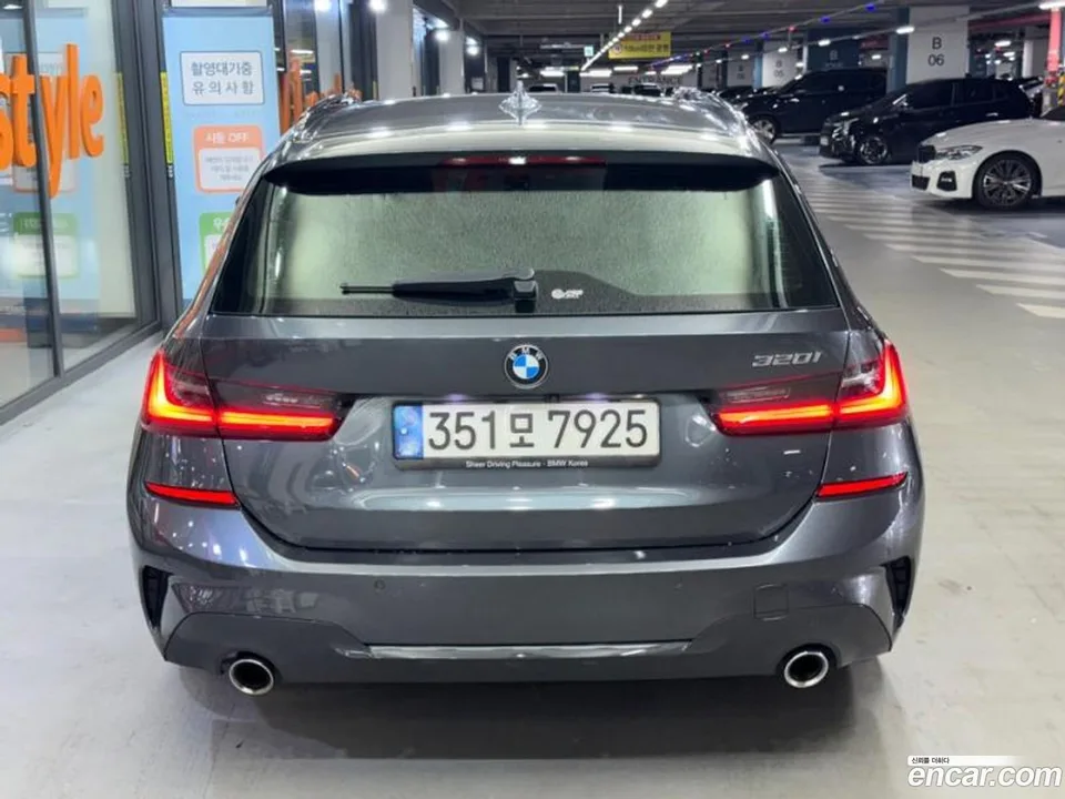 BMW 3 Series 320i M 2022 — thumbnail 5