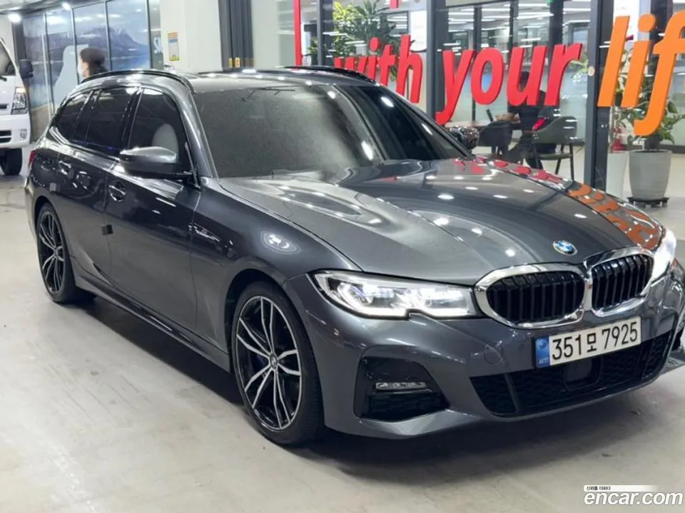 BMW 3 Series 320i M 2022 — фото 1, купить с доставкой в Москву