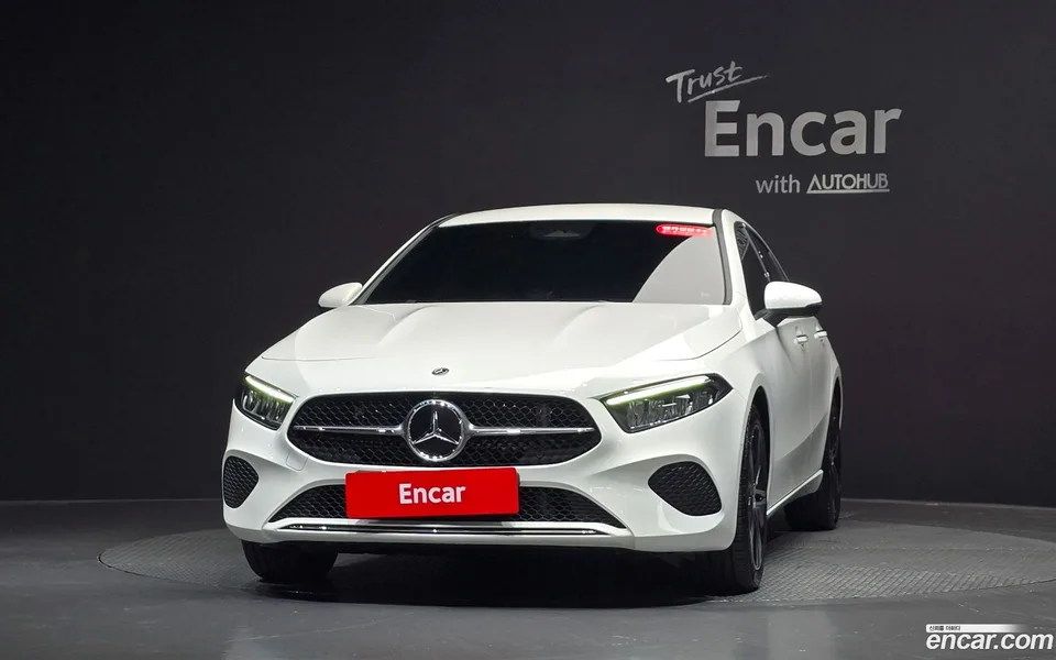 Mercedes-Benz A-Class A200d 2024 — thumbnail 3