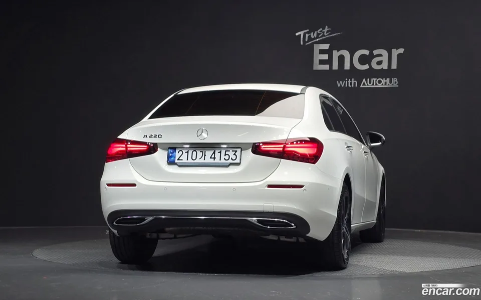 Mercedes-Benz A-Class A200d 2024 — thumbnail 4