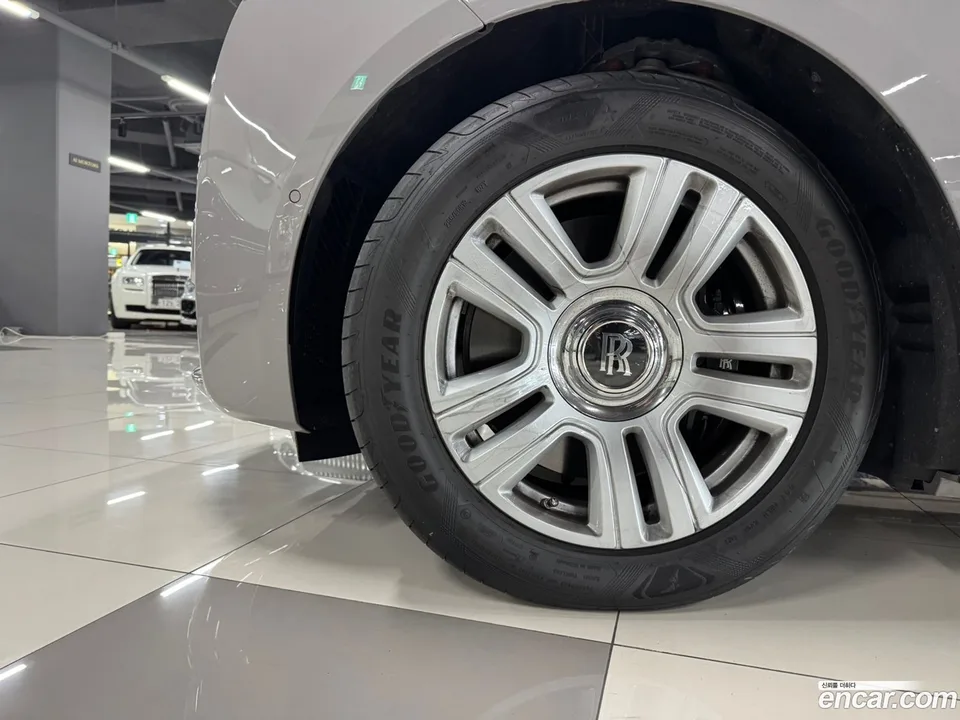 Rolls-Royce Ghost 6.7 V12 2022 — thumbnail 2