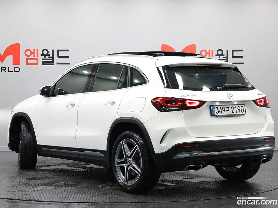 Mercedes-Benz GLA-Class GLA250 4MATIC 2023 — thumbnail 4