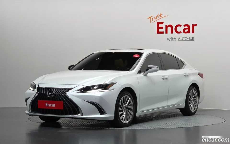 Lexus ES 300h 2023 — photo 1, buy with delivery to Moscow