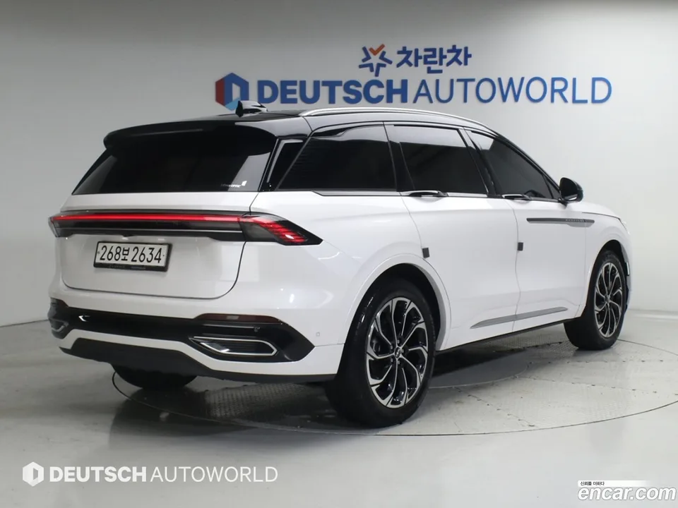 Lincoln Nautilus 2.0 AWD 2023 — миниатюра 4