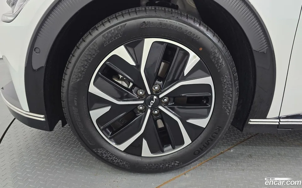 Kia EV6 2023 — thumbnail 2