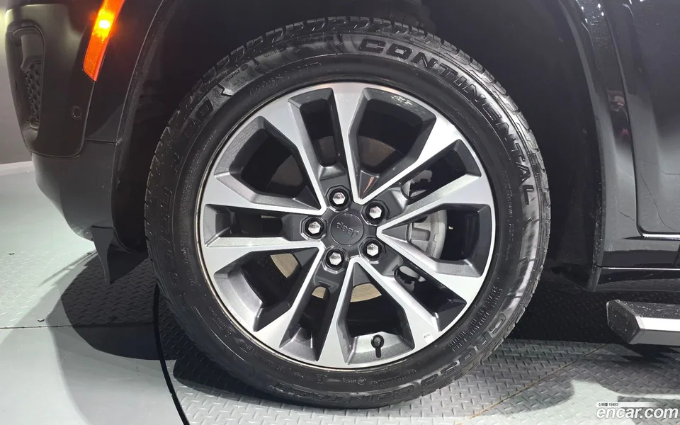Jeep Grand Cherokee 3.6 2023 — thumbnail 2