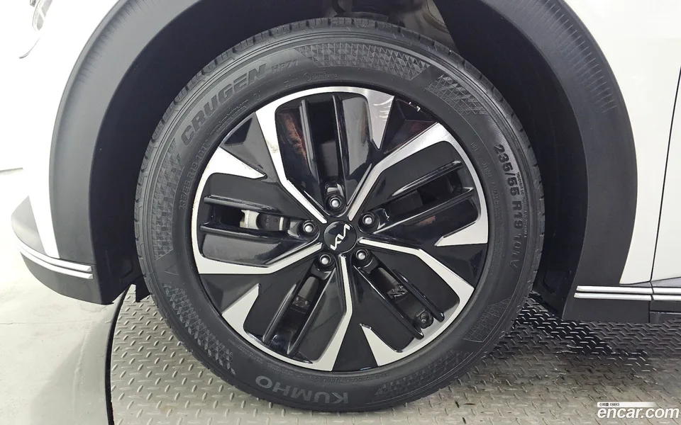 Kia EV6 2023 — thumbnail 2