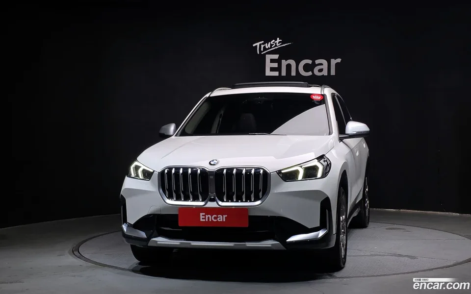 BMW X1 sDrive 20i xLine 2023 — thumbnail 3