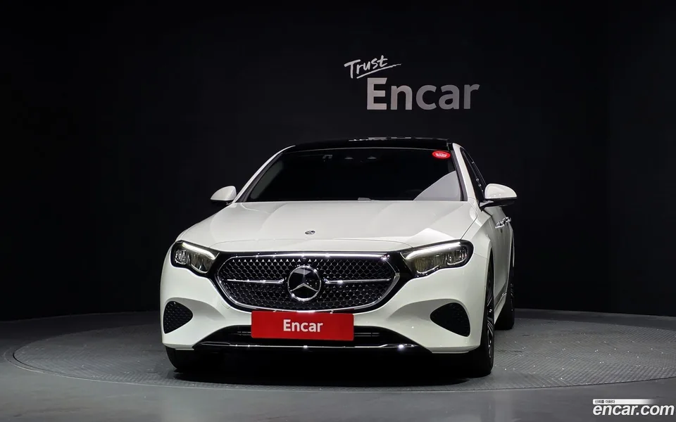 Mercedes-Benz E-Class E200 2025 — thumbnail 3