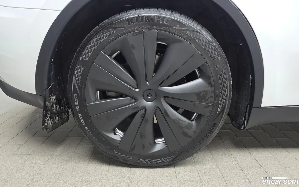 Tesla Model Y RWD 2024 — thumbnail 2
