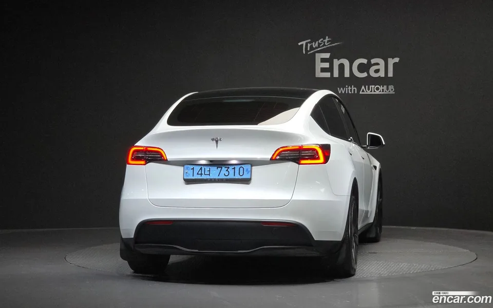 Tesla Model Y RWD 2024 — thumbnail 4