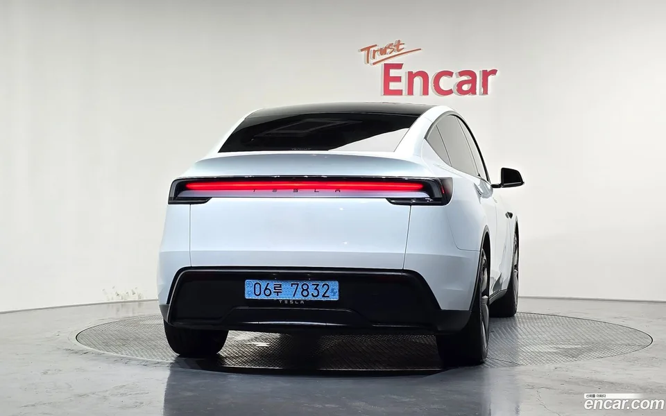 Tesla Model Y RWD 2025 — миниатюра 4
