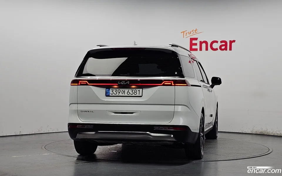 Kia Carnival 7 2023 — thumbnail 4