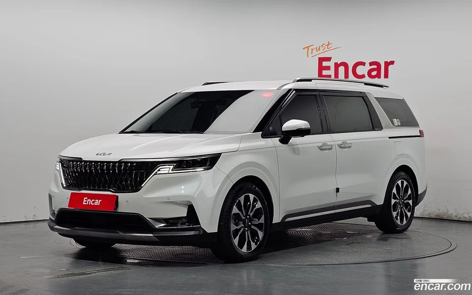 Kia Carnival 7 2023 — photo 1, buy with delivery to Moscow