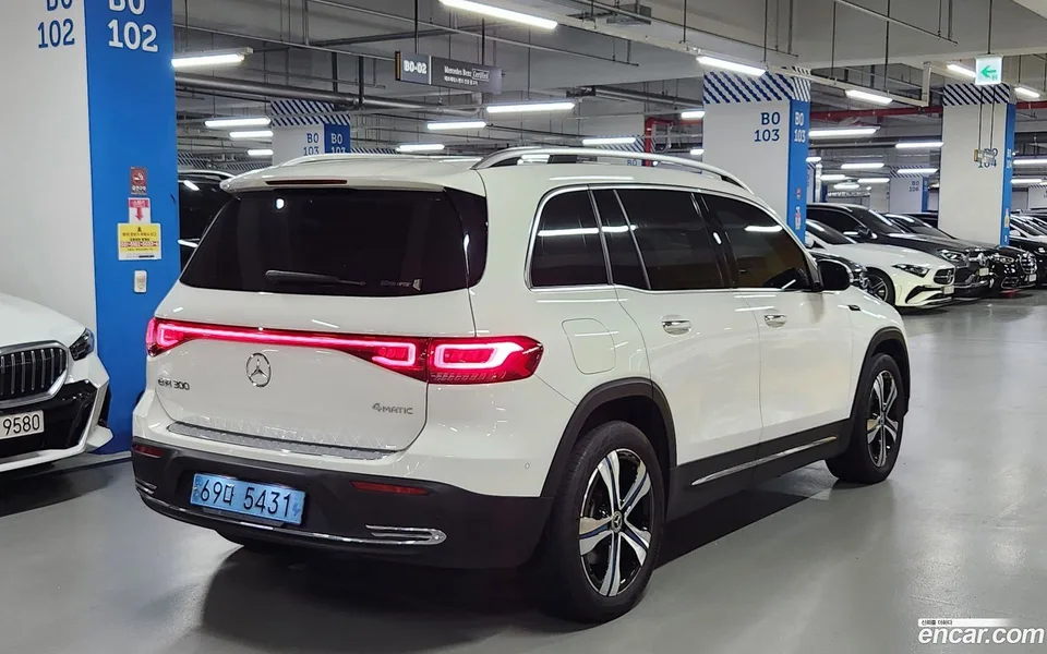 Mercedes-Benz EQB EQB300 4MATIC 2023 — thumbnail 4