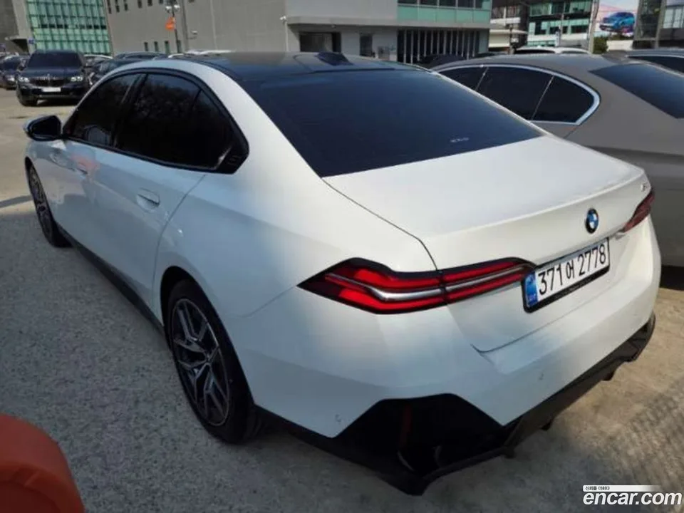 BMW 5 Series 520i M 2026 — миниатюра 3