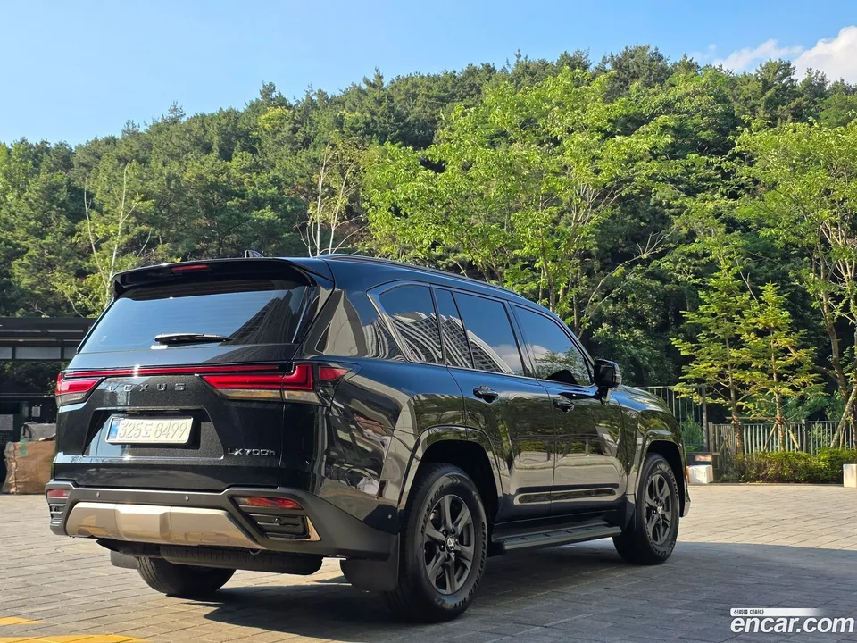 Lexus LX 700h 2025 — thumbnail 3