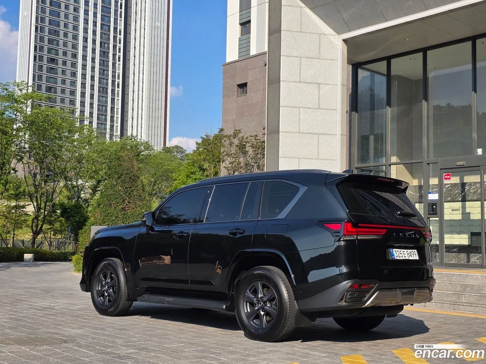 Lexus LX 700h 2025 — thumbnail 4