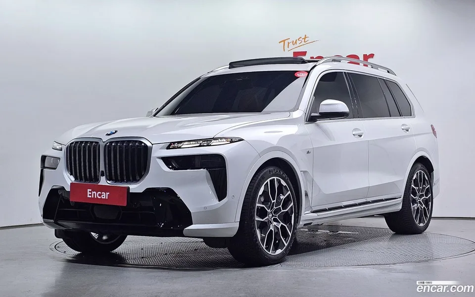 BMW X7 xDrive 40i M 6 2025 — photo 1, buy with delivery to Moscow