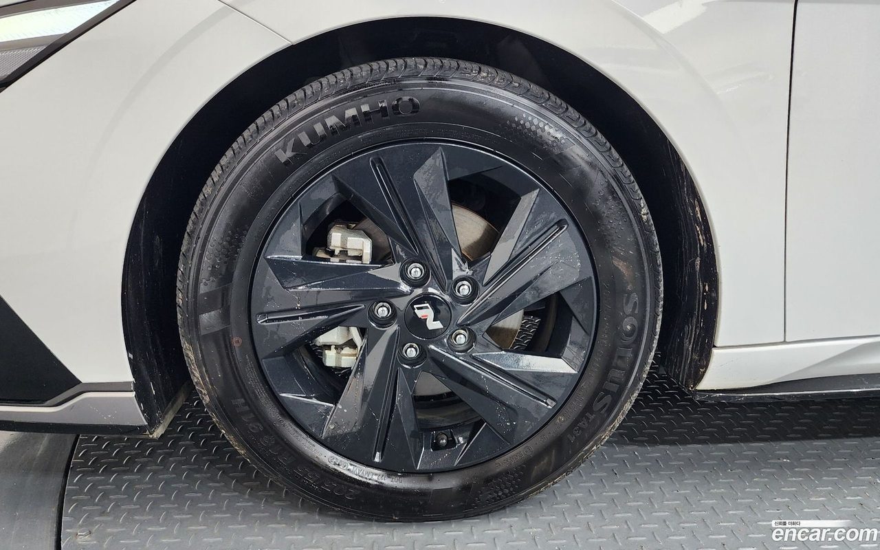Hyundai Avante CN7 Hybrid 2023 — 2