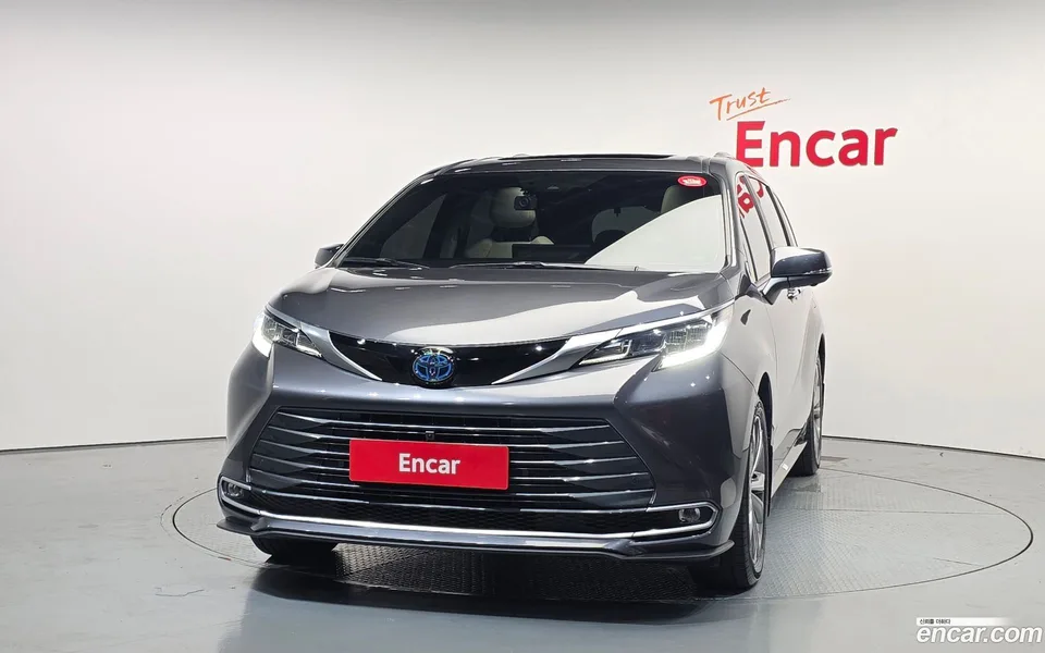 Toyota Sienna 2.5 2WD 2025 — thumbnail 3