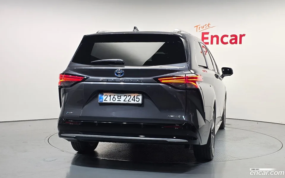 Toyota Sienna 2.5 2WD 2025 — thumbnail 4