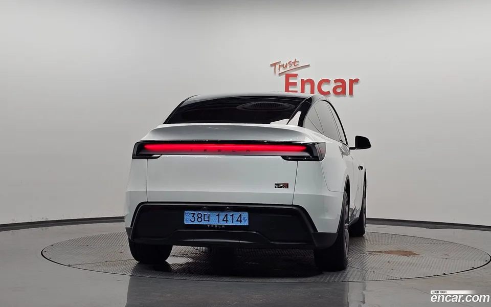 Tesla Model Y RWD 2025 — thumbnail 4