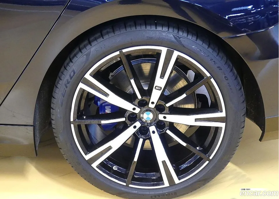 BMW 5 Series 530i xDrive M 2024 — thumbnail 2