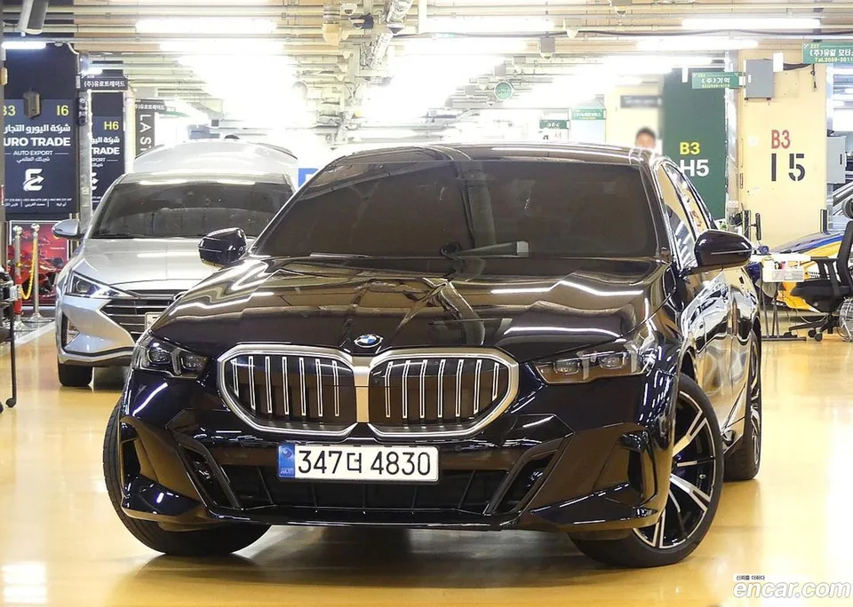BMW 5 Series 530i xDrive M 2024 — thumbnail 3