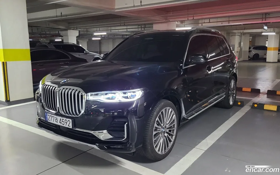 BMW X7 xDrive 40i 7 2022 — photo 1, buy with delivery to Moscow