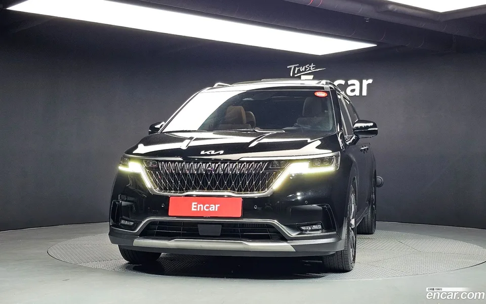 Kia Carnival 7 2023 — thumbnail 3