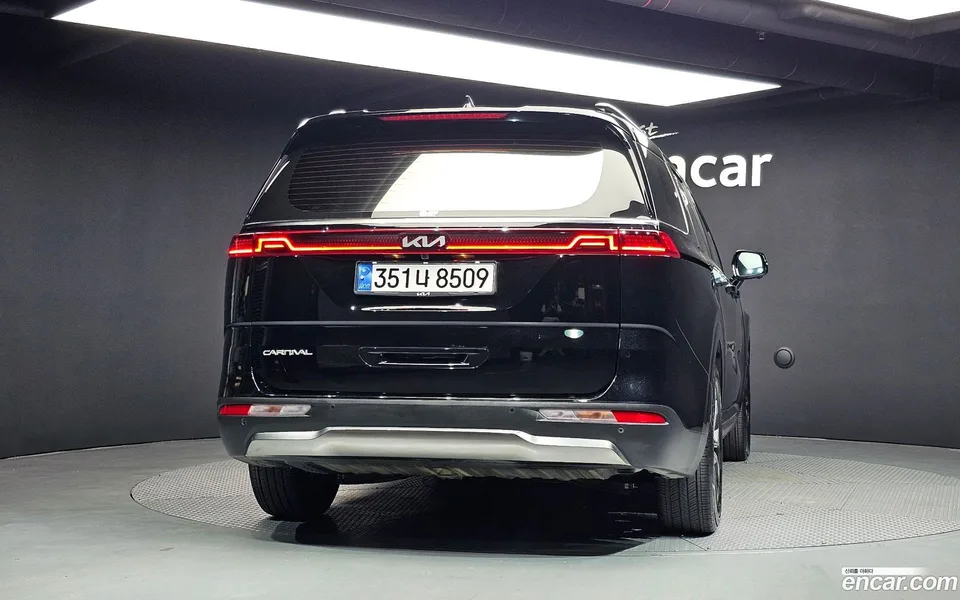 Kia Carnival 7 2023 — thumbnail 4