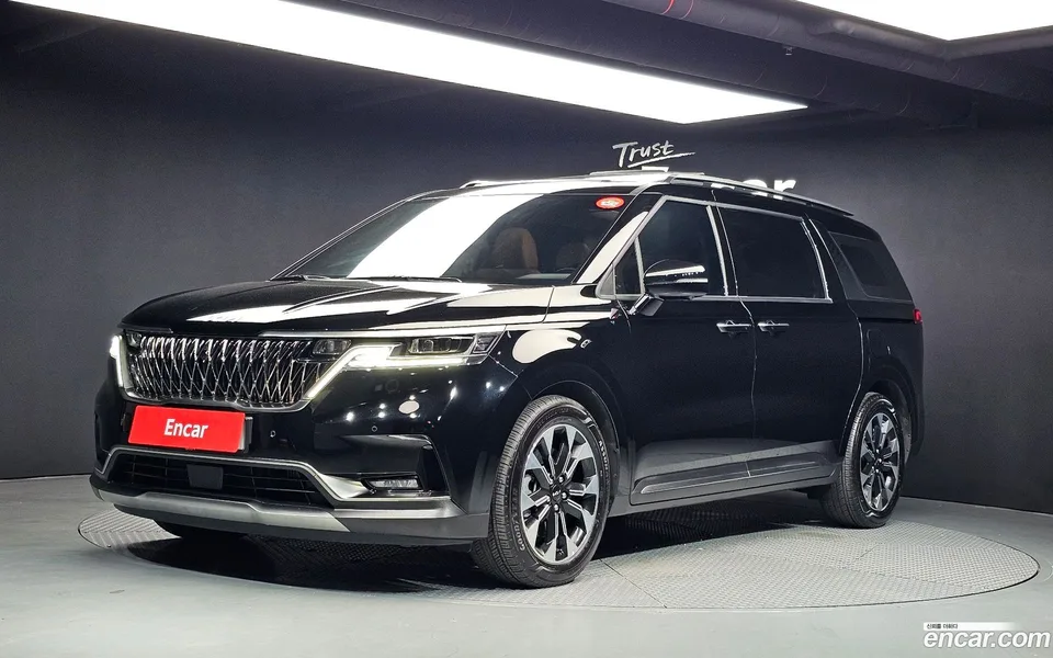 Kia Carnival 7 2023 — photo 1, buy with delivery to Moscow