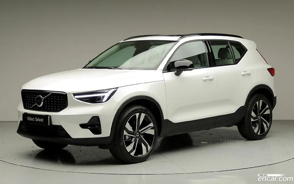 Volvo XC40 B4 2025 — photo 1, buy with delivery to Moscow