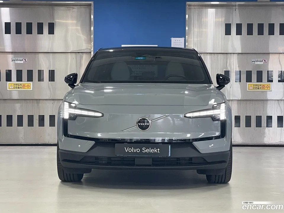 Volvo EX30 2025 — thumbnail 3