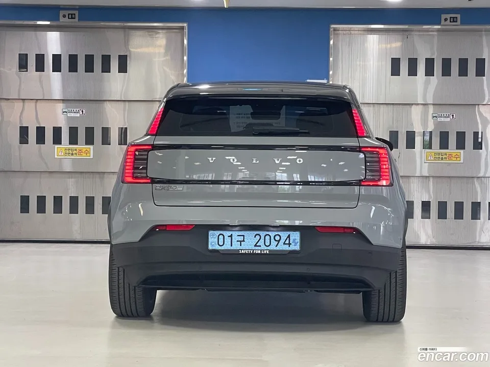 Volvo EX30 2025 — thumbnail 4