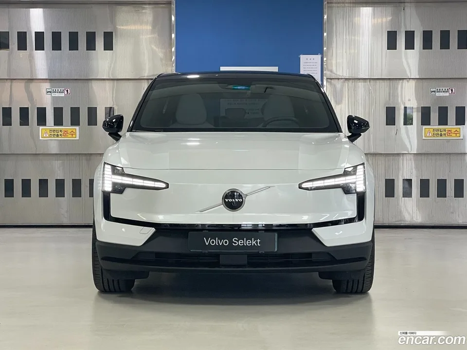 Volvo EX30 2025 — thumbnail 3