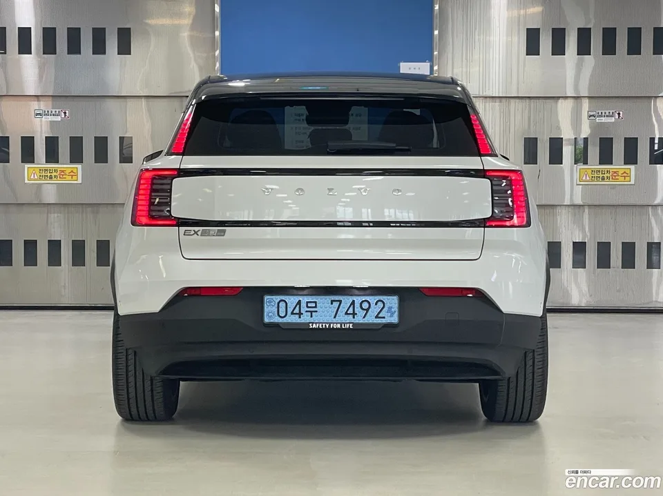 Volvo EX30 2025 — thumbnail 4