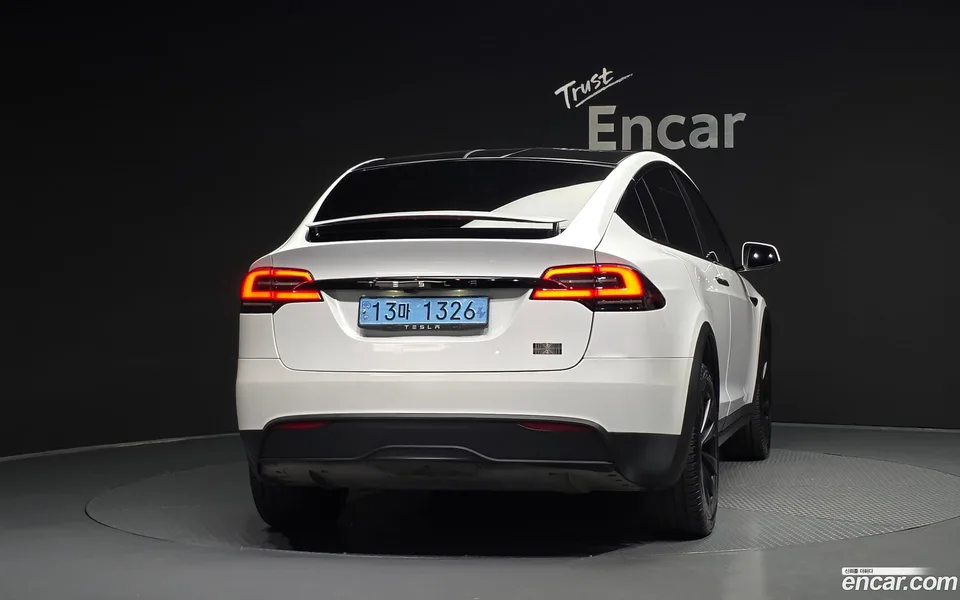 Tesla Model X 2023 — thumbnail 4