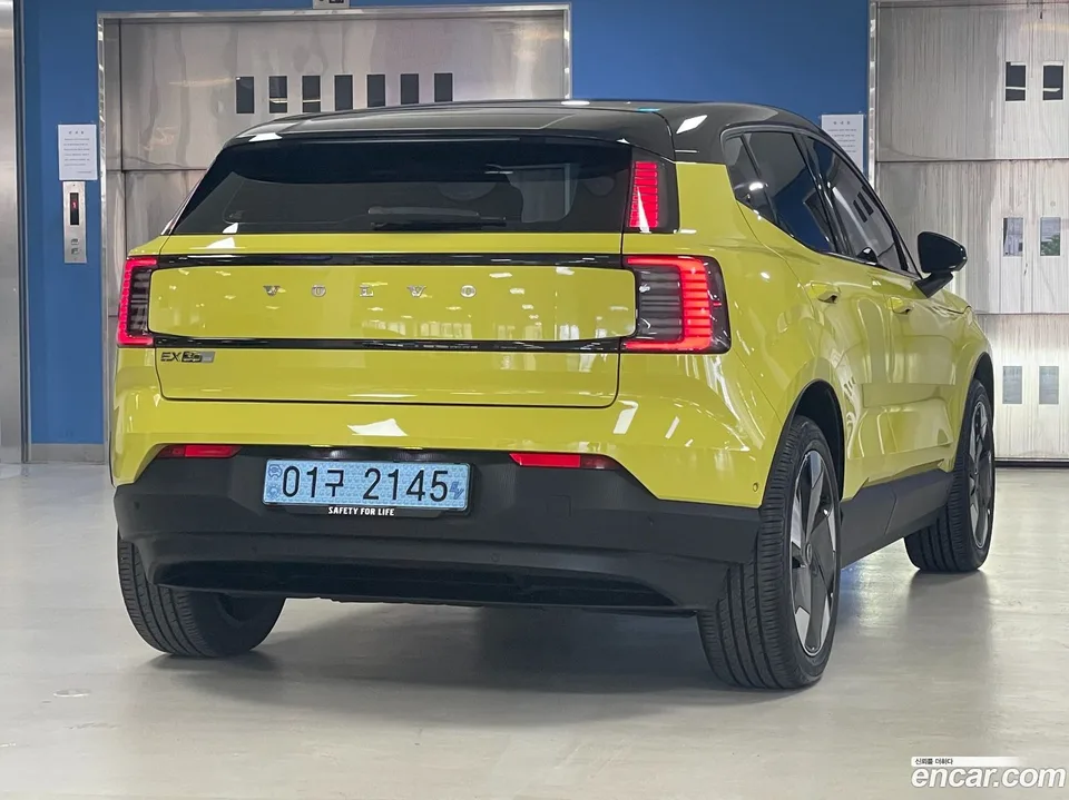 Volvo EX30 2025 — thumbnail 2