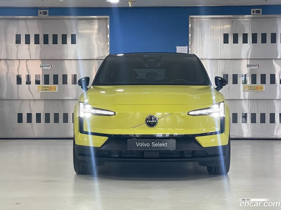Volvo EX30 2025 — thumbnail 3