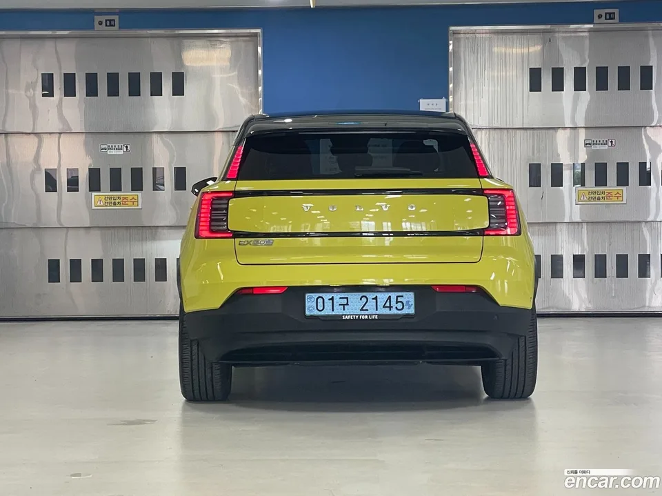 Volvo EX30 2025 — thumbnail 4