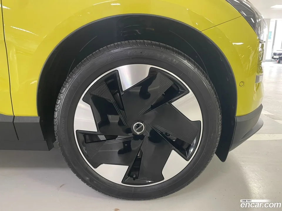 Volvo EX30 2025 — thumbnail 5