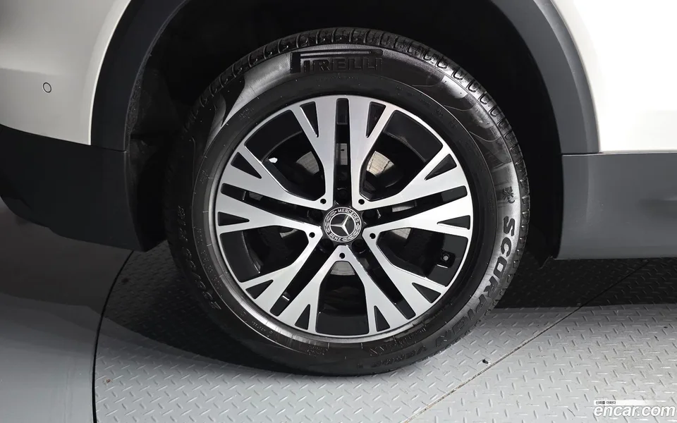 Mercedes-Benz GLB-Class GLB200 d 2024 — thumbnail 2
