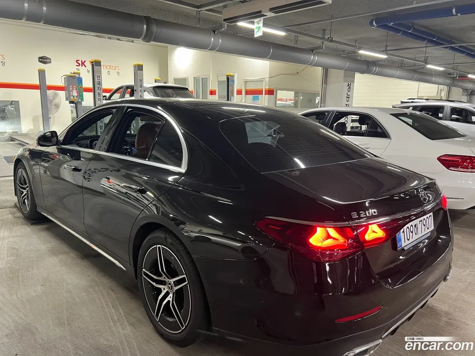 Mercedes-Benz E-Class E200 AMG Line 2025 — thumbnail 3