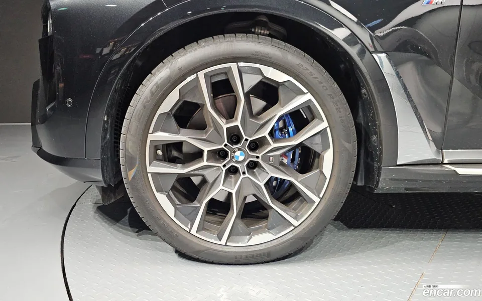 BMW X7 xDrive 40i M 7 2025 — thumbnail 2