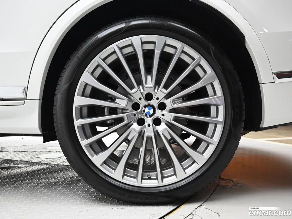 BMW X7 xDrive 40i 6 2025 — thumbnail 5
