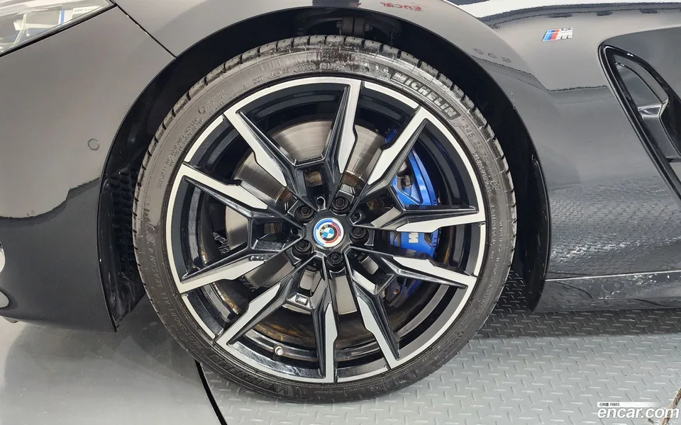 BMW 8 Series M850i xDrive 2022 — thumbnail 2