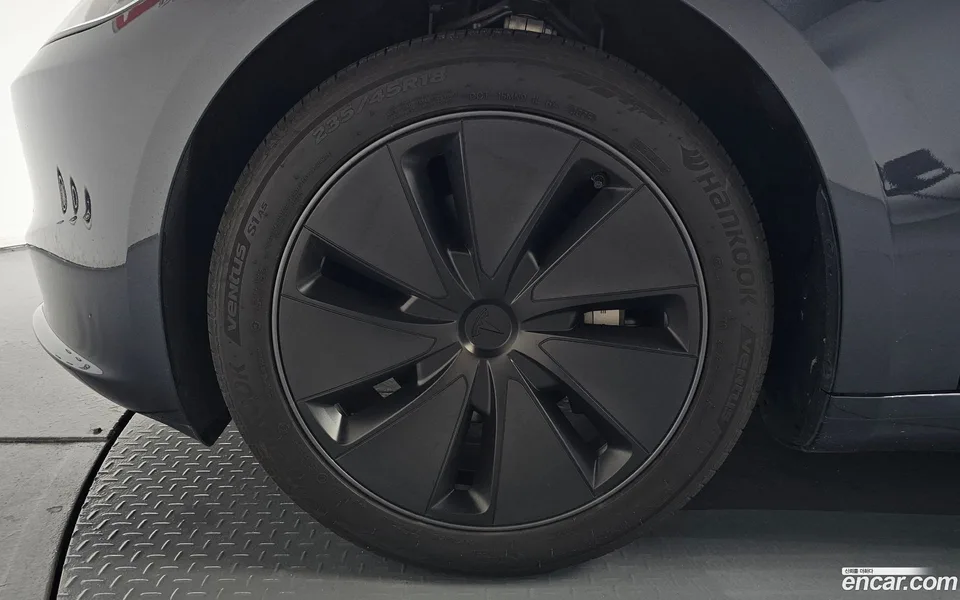 Tesla Model 3 RWD 2025 — thumbnail 2